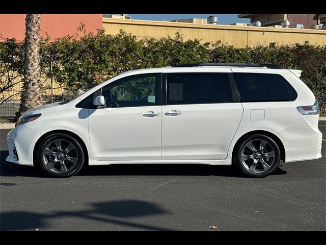 2019 Toyota Sienna SE