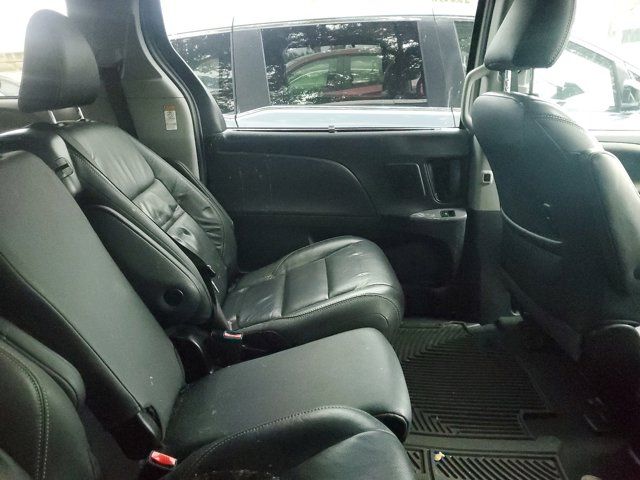 2019 Toyota Sienna SE