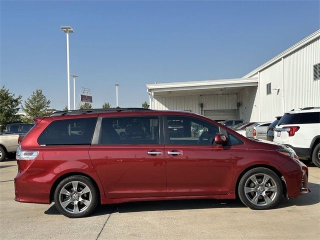 2019 Toyota Sienna SE