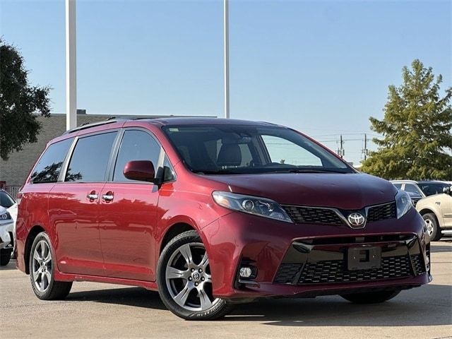 2019 Toyota Sienna SE