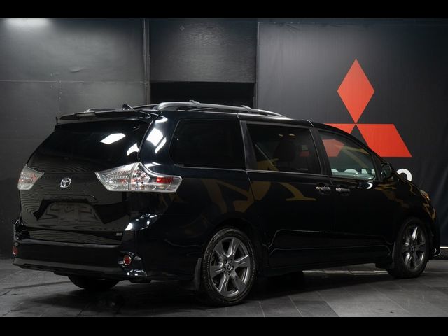 2019 Toyota Sienna SE