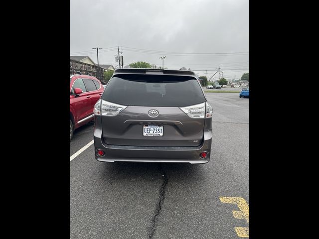 2019 Toyota Sienna SE