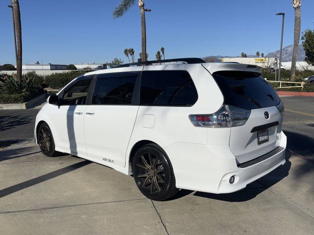 2019 Toyota Sienna SE