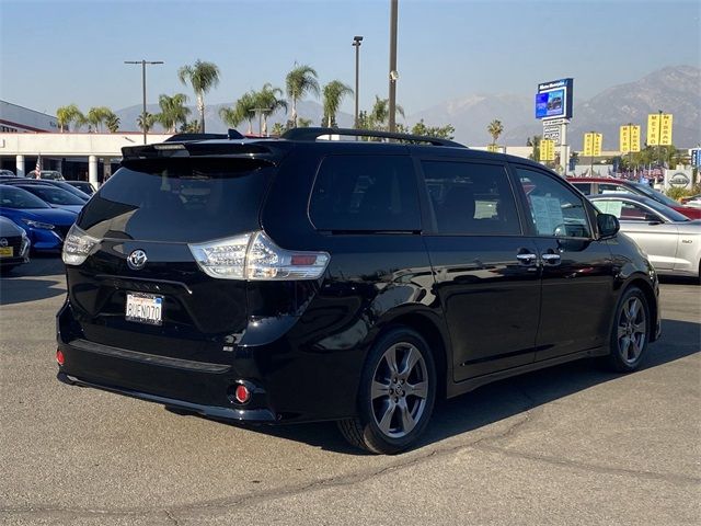 2019 Toyota Sienna SE