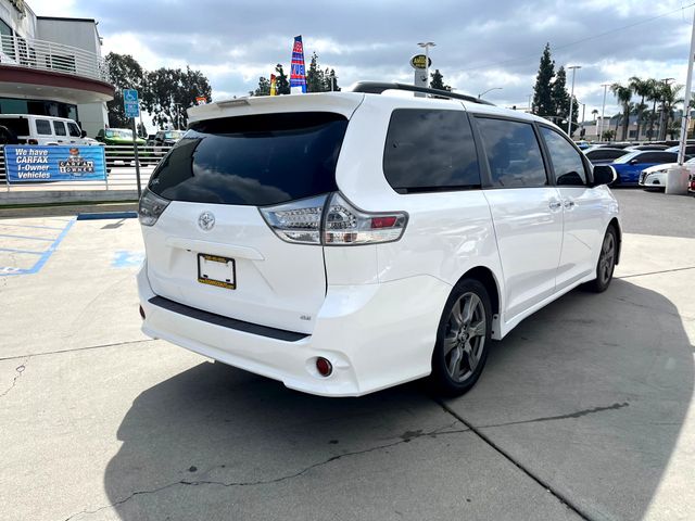 2019 Toyota Sienna 