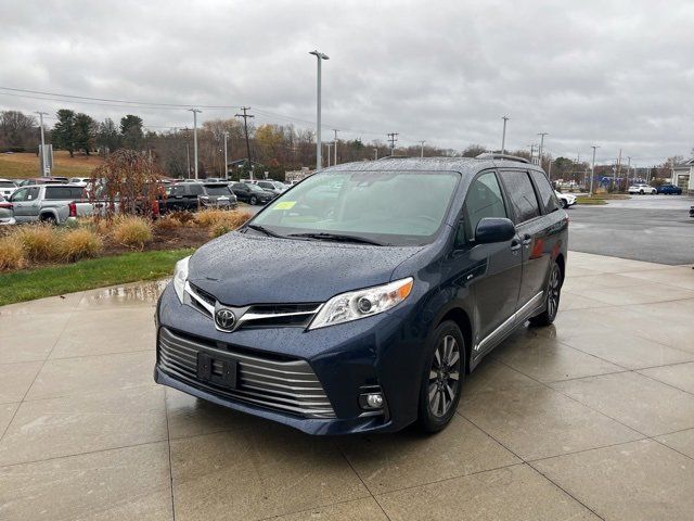 2019 Toyota Sienna XLE