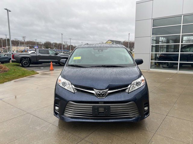 2019 Toyota Sienna XLE