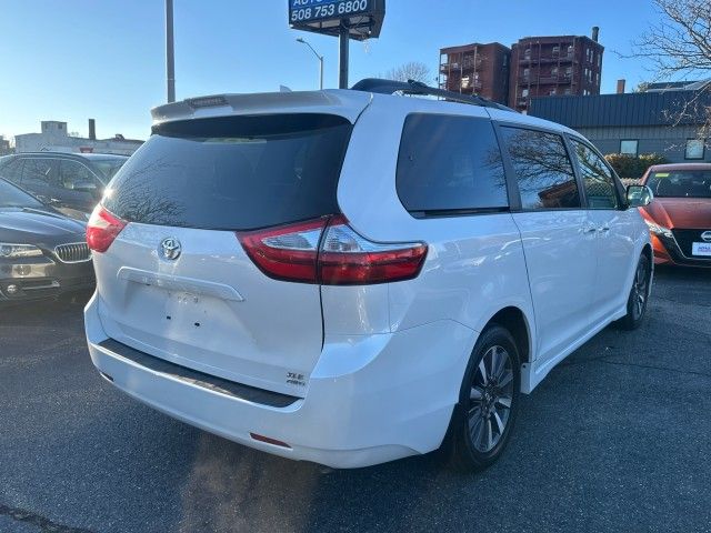 2019 Toyota Sienna XLE