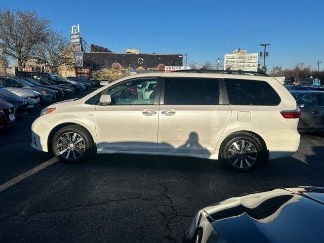 2019 Toyota Sienna XLE