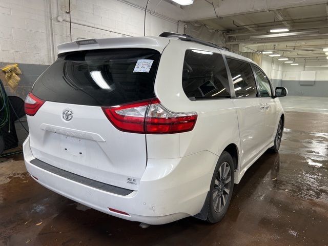 2019 Toyota Sienna XLE