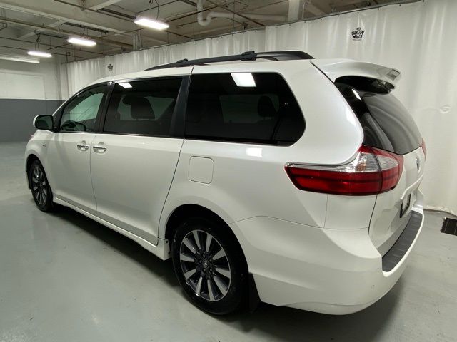 2019 Toyota Sienna XLE