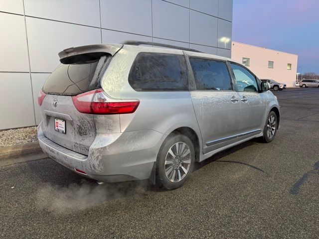 2019 Toyota Sienna XLE