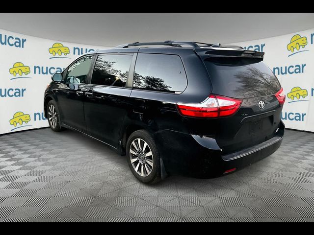 2019 Toyota Sienna XLE