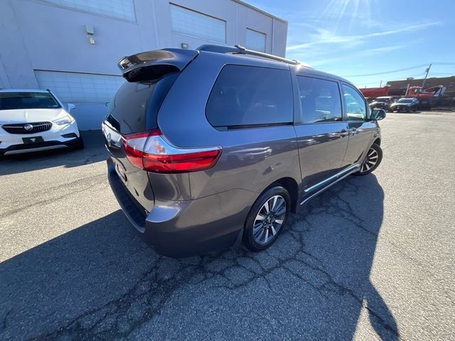 2019 Toyota Sienna XLE