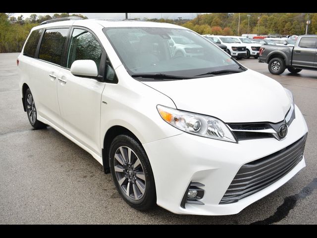 2019 Toyota Sienna XLE