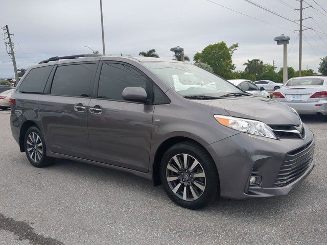 2019 Toyota Sienna XLE