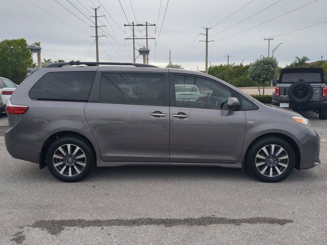 2019 Toyota Sienna XLE