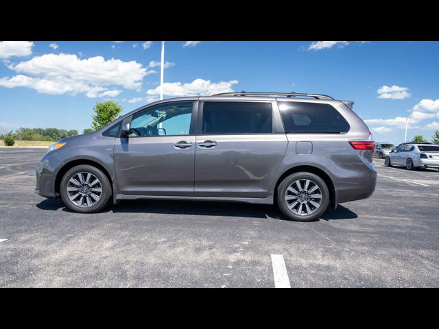 2019 Toyota Sienna XLE