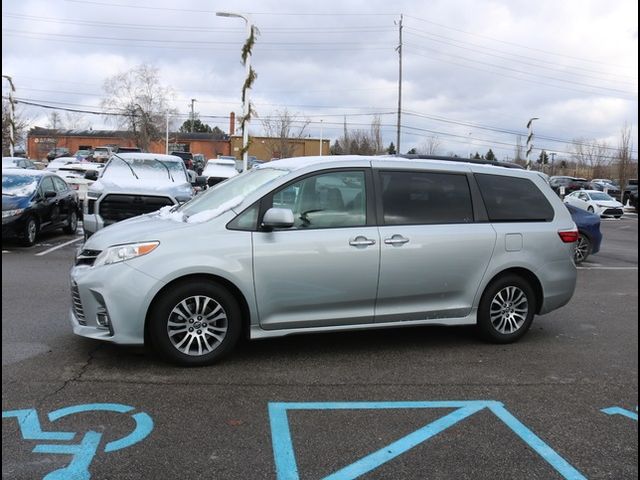 2019 Toyota Sienna XLE