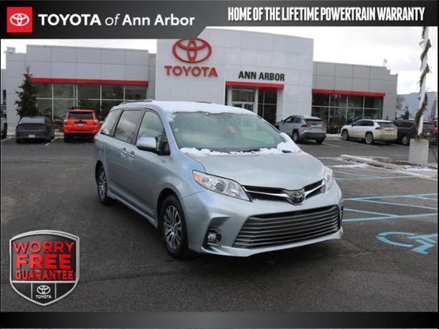 2019 Toyota Sienna XLE