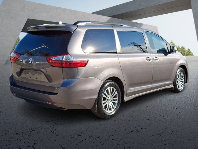 2019 Toyota Sienna XLE