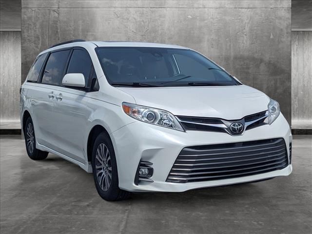 2019 Toyota Sienna XLE