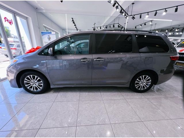 2019 Toyota Sienna XLE