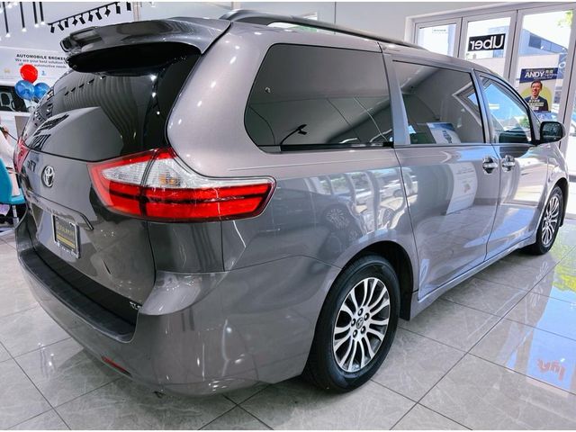 2019 Toyota Sienna XLE