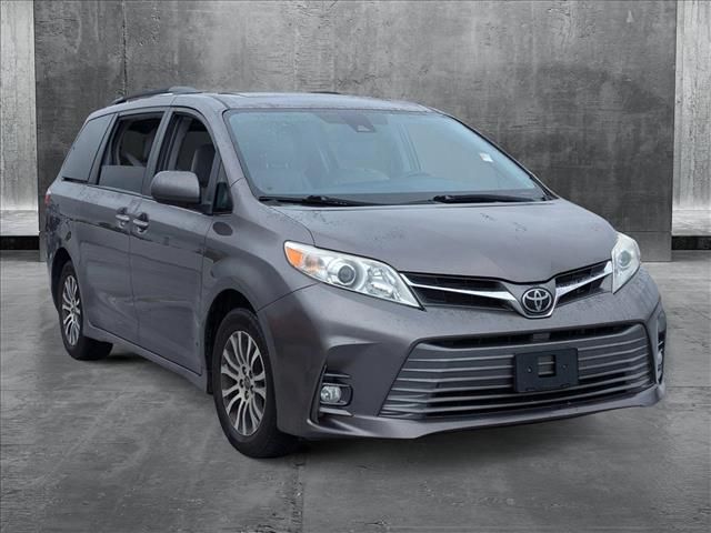 2019 Toyota Sienna XLE