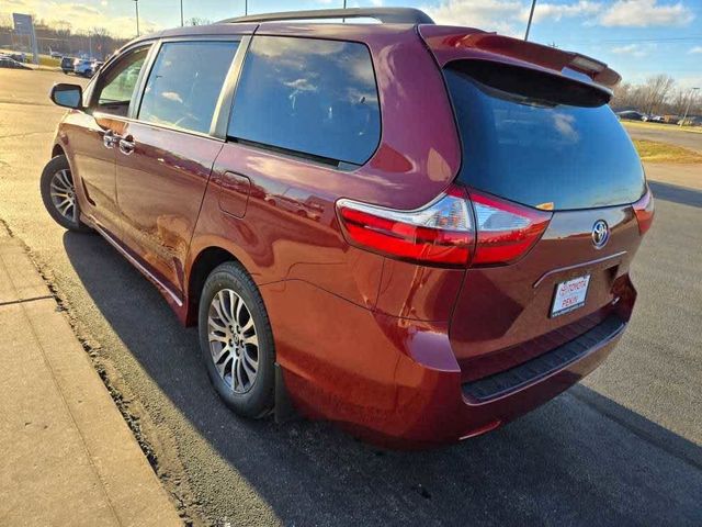 2019 Toyota Sienna XLE