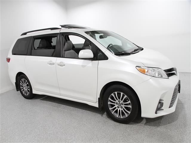 2019 Toyota Sienna XLE