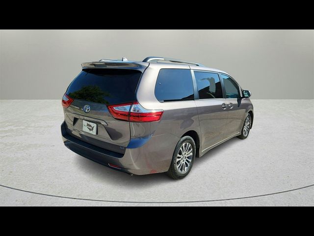 2019 Toyota Sienna XLE