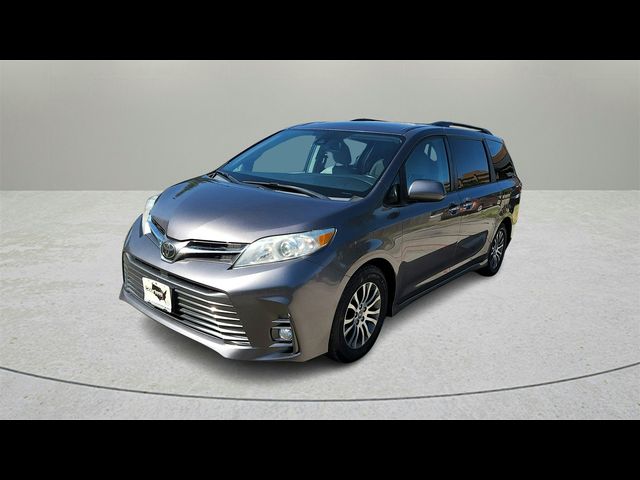 2019 Toyota Sienna XLE