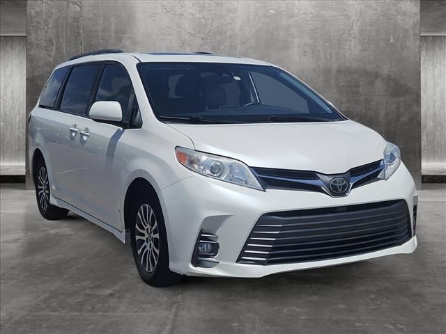 2019 Toyota Sienna XLE