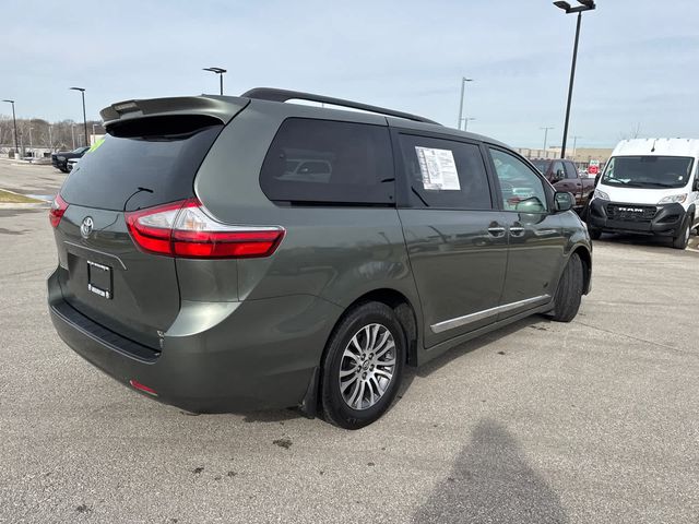 2019 Toyota Sienna XLE