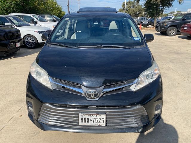 2019 Toyota Sienna XLE