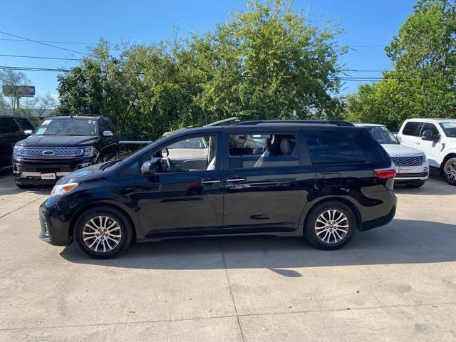 2019 Toyota Sienna XLE