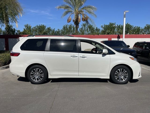 2019 Toyota Sienna XLE