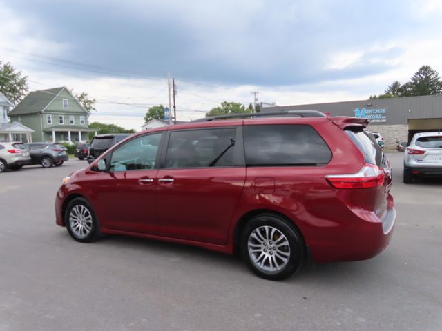 2019 Toyota Sienna XLE