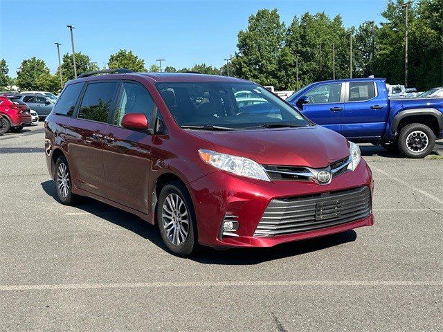 2019 Toyota Sienna XLE