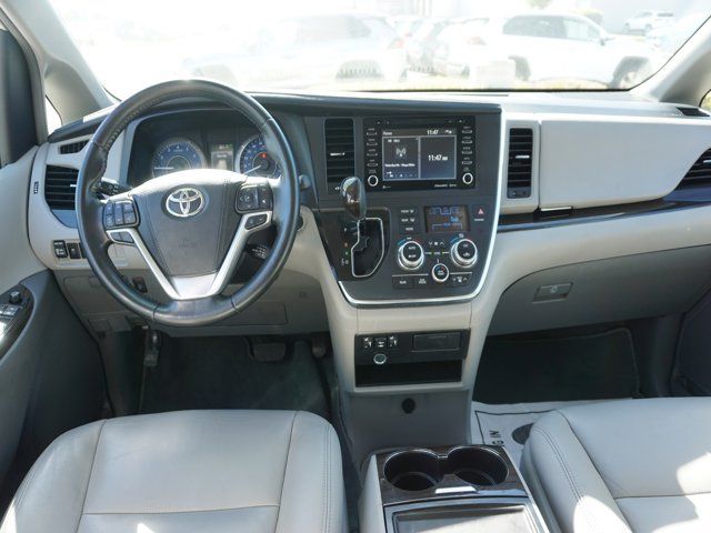 2019 Toyota Sienna XLE