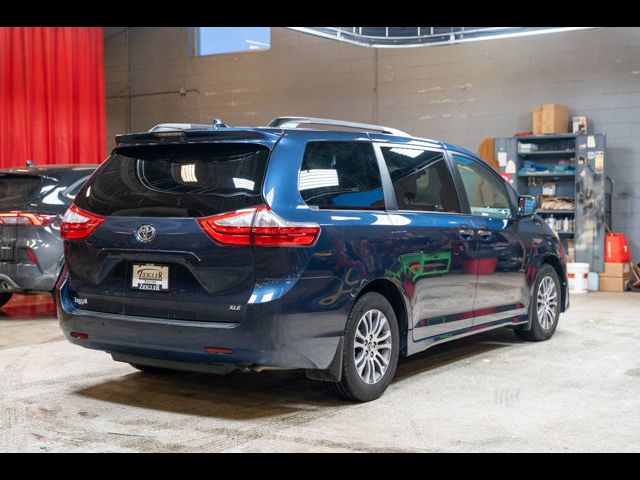 2019 Toyota Sienna XLE