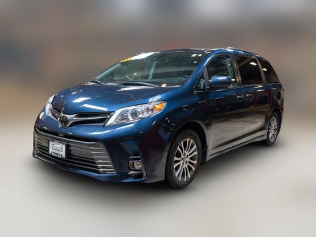 2019 Toyota Sienna XLE