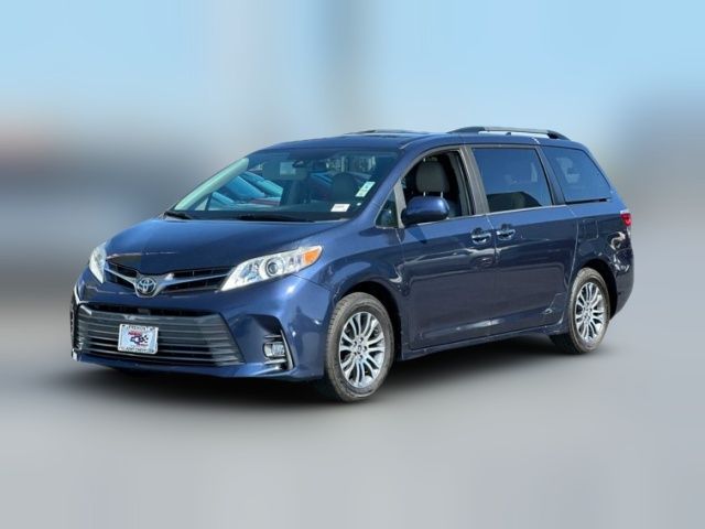 2019 Toyota Sienna XLE