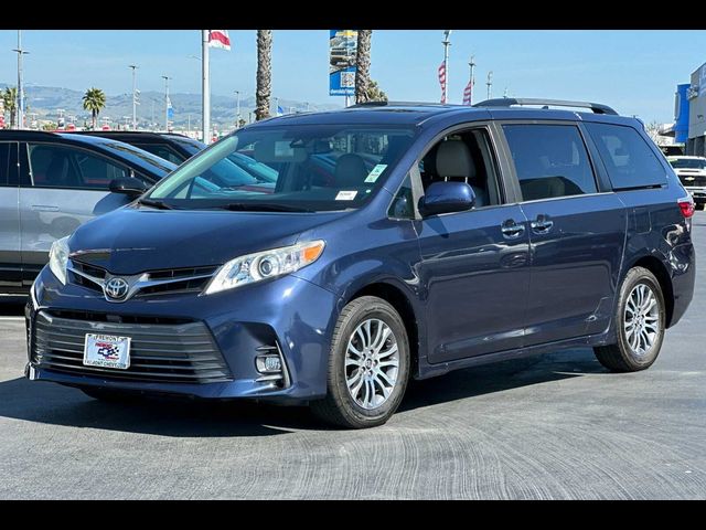 2019 Toyota Sienna XLE