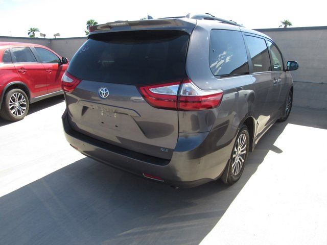 2019 Toyota Sienna XLE