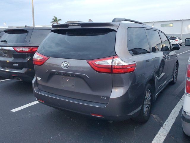 2019 Toyota Sienna XLE