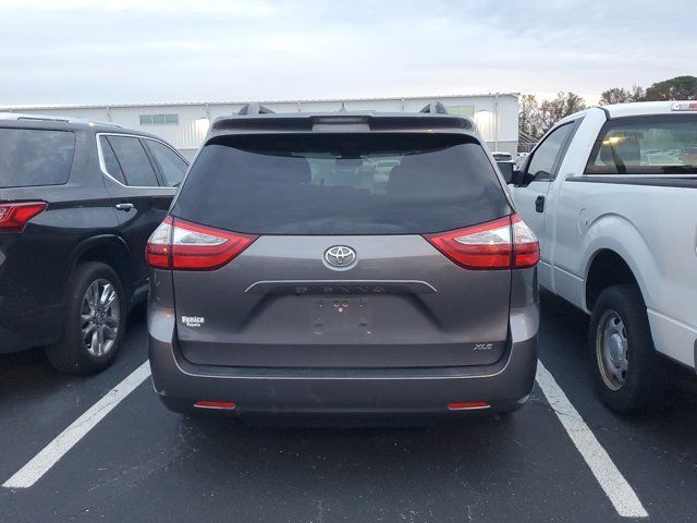 2019 Toyota Sienna XLE