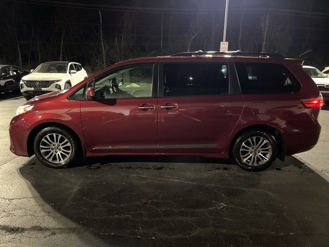 2019 Toyota Sienna XLE