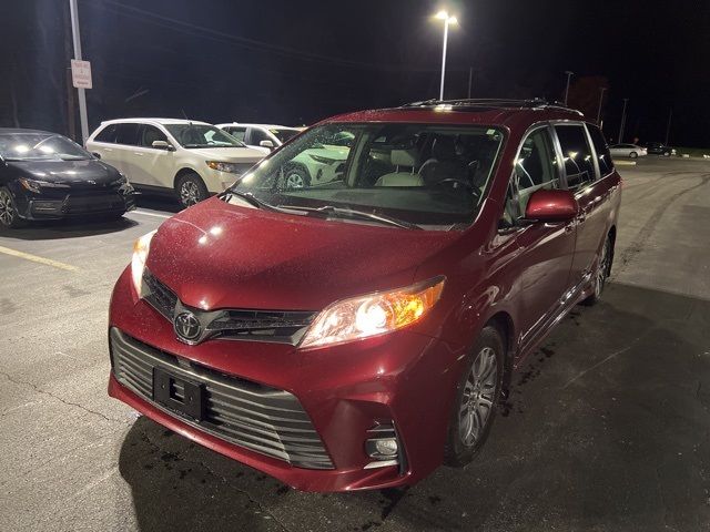 2019 Toyota Sienna XLE